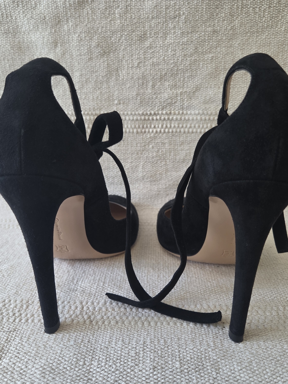 Gianvito Rossi Black Suede "Carla" Pumps - Picture 4 of 16